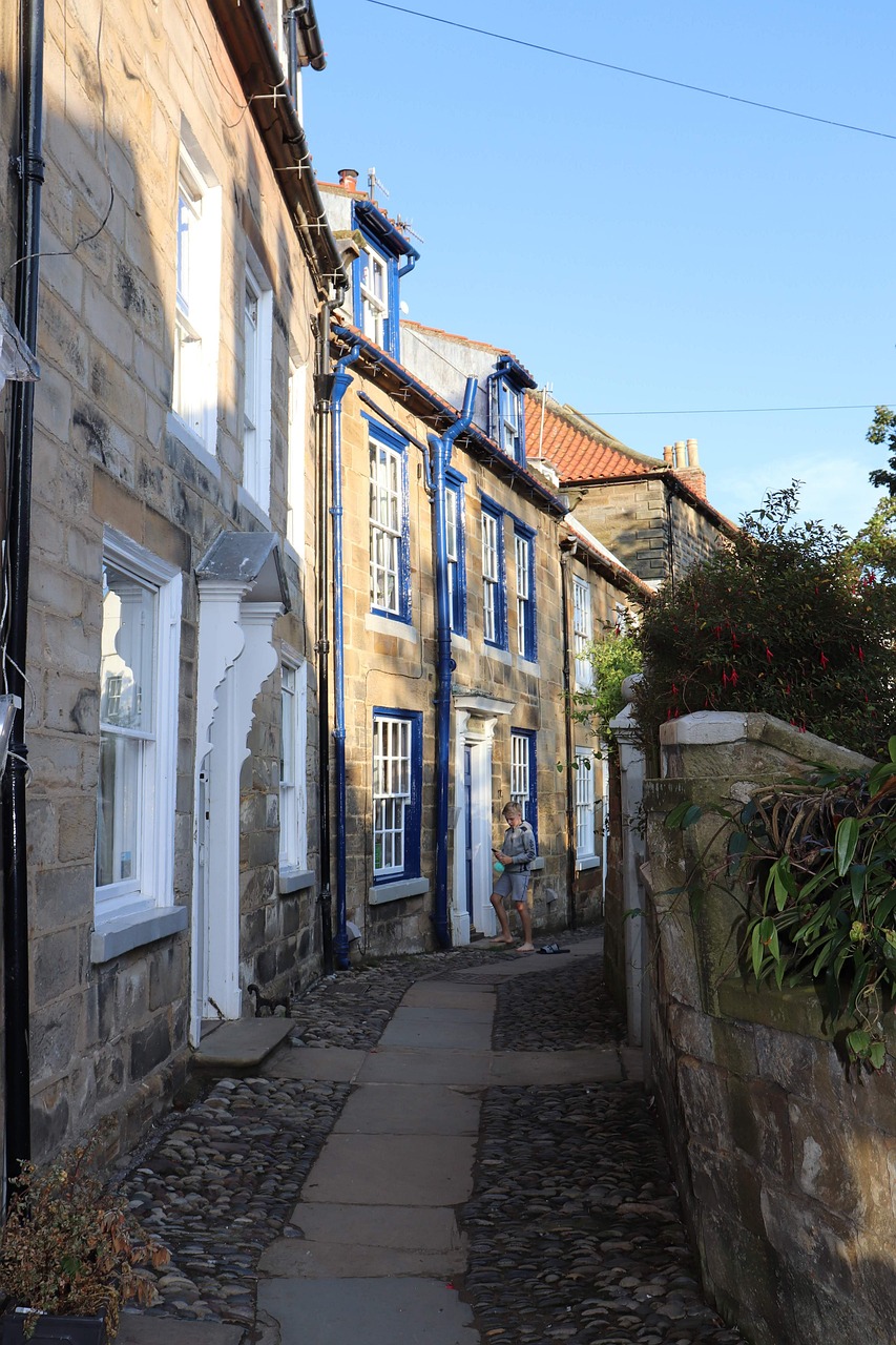 Narrow cobbled street lined with stone cottages in Robin Hood&rsquo;s Bay, North Yorkshire